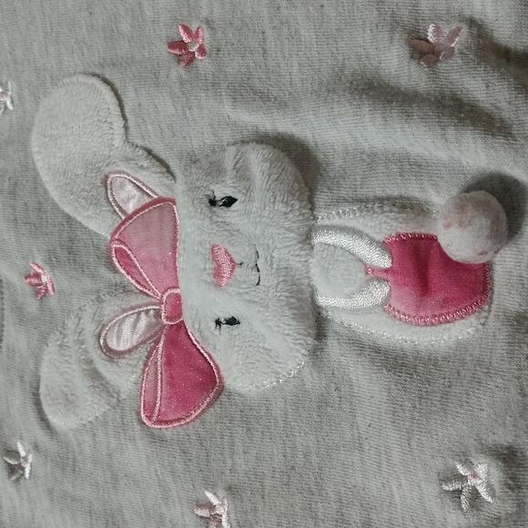 2/$15 Bunny Baby Girl Sweatshirt Size 12 Months - Picture 2 of 6
